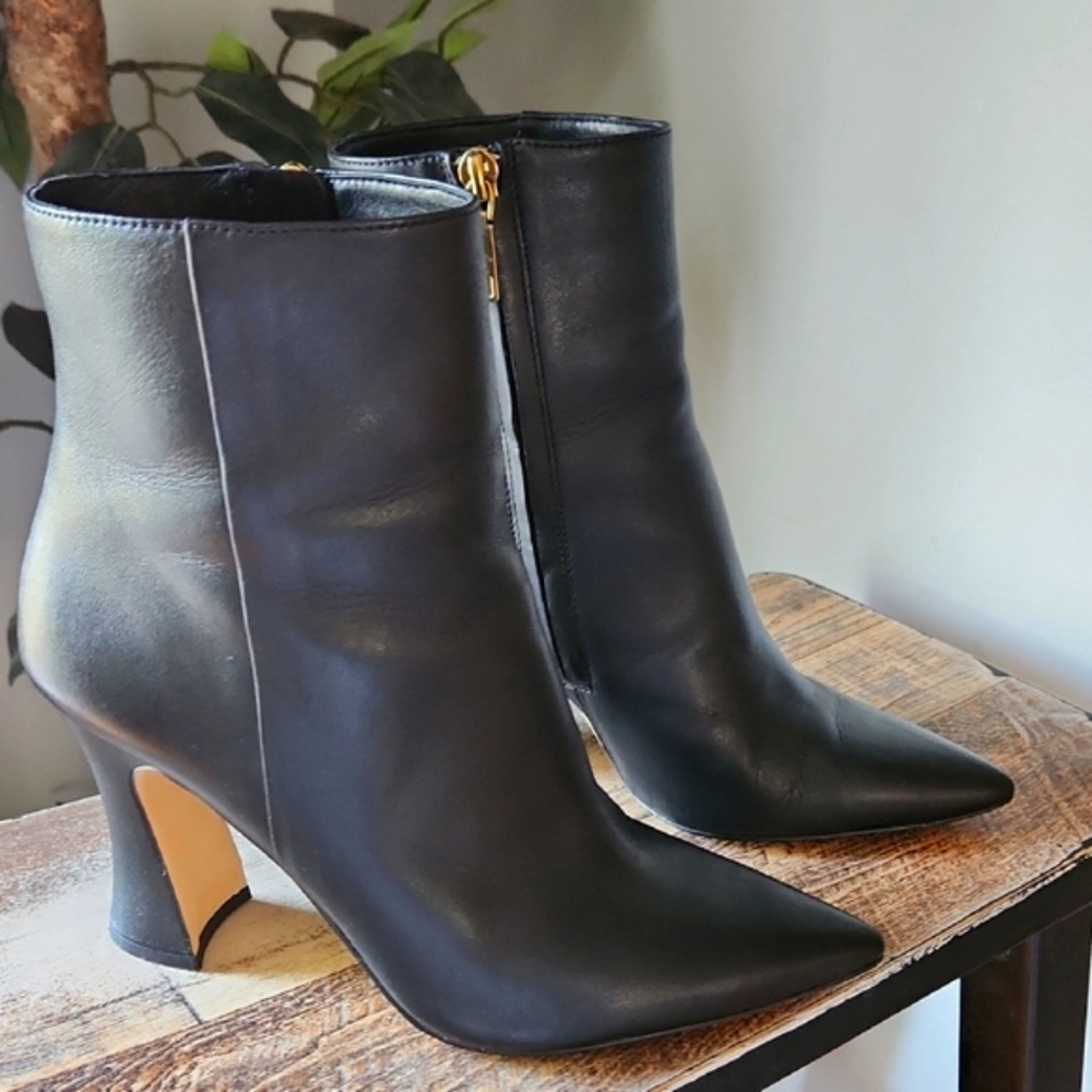 Coach Elegant Black Leather Ankle Boots